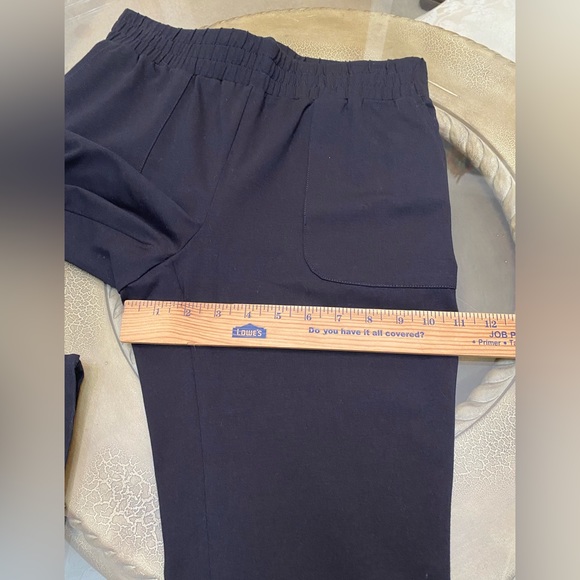 Chico’s Zenergy womens black sporty style pants stretch, size 0(4-S) - Picture 8 of 16